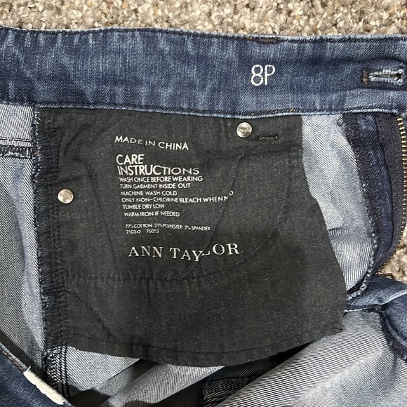 Curvy Fit Jeans - Picture 6 of 6
